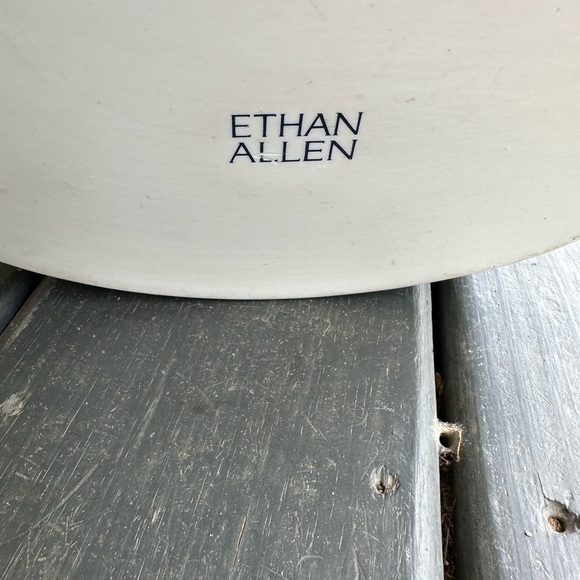 Ethan Allen Vintage Decor bowl! Gold trim! Excellent condition! - Picture 6 of 9